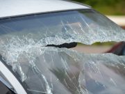 Comment casser une vitre de voiture en urgence ? Casser une vitre de voiture en urgence