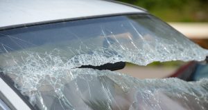 Comment casser une vitre de voiture en urgence ? Casser une vitre de voiture en urgence